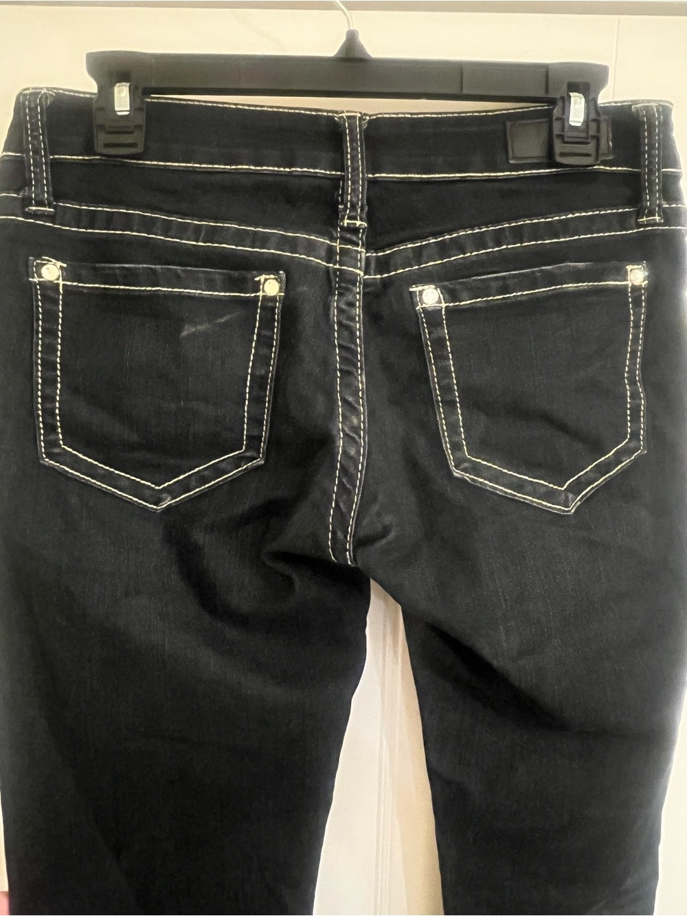 Buckle Daytrip Lynx skinny jeans with rhinestone accents and contrast stitching